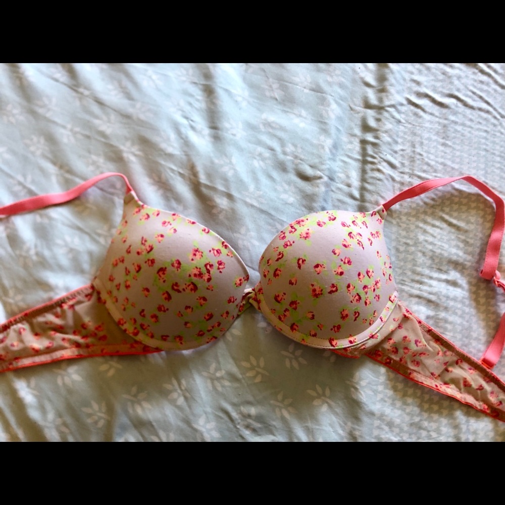 Victoria’s Secret PINK bra